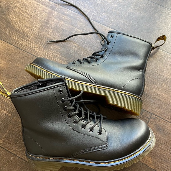 Dr. Martens 1460 SOFTY T LEATHER LACE UP BOOTS - Picture 2 of 7